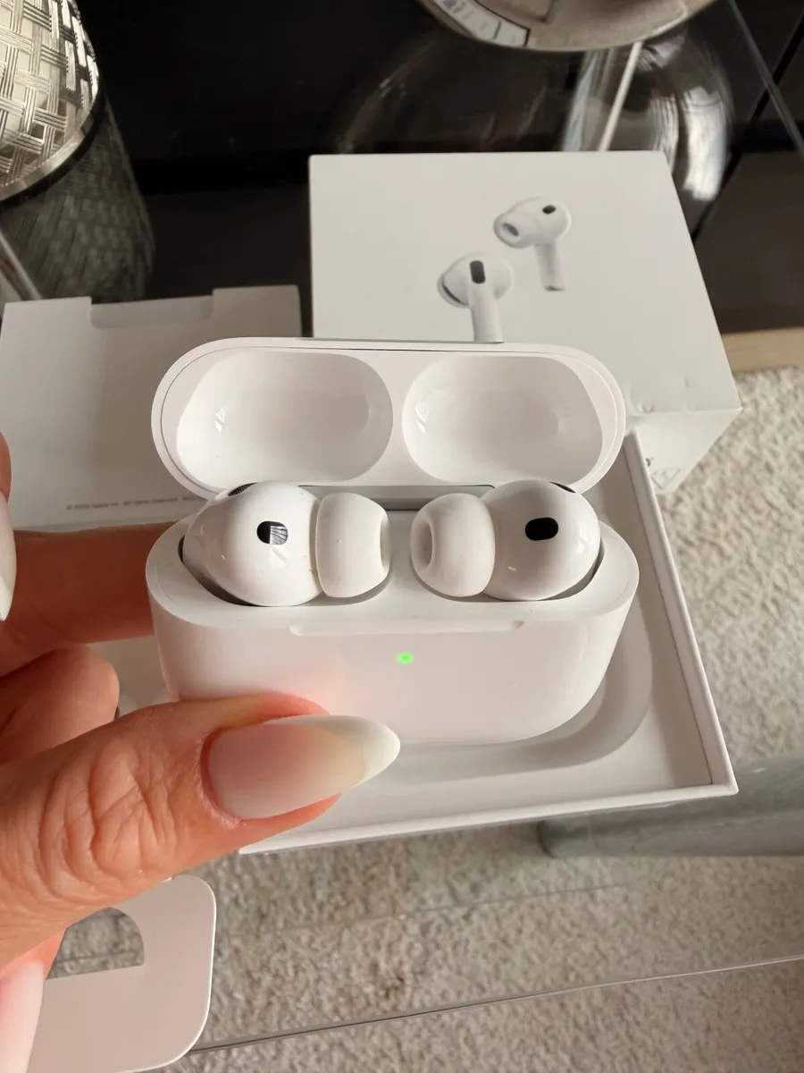 Apple AirPods Pro 3 – like new, receipt - Image 1