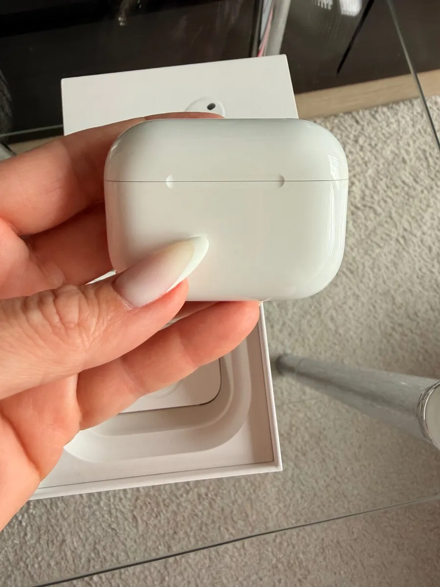Apple AirPods Pro 3 – like new, receipt - Image 2