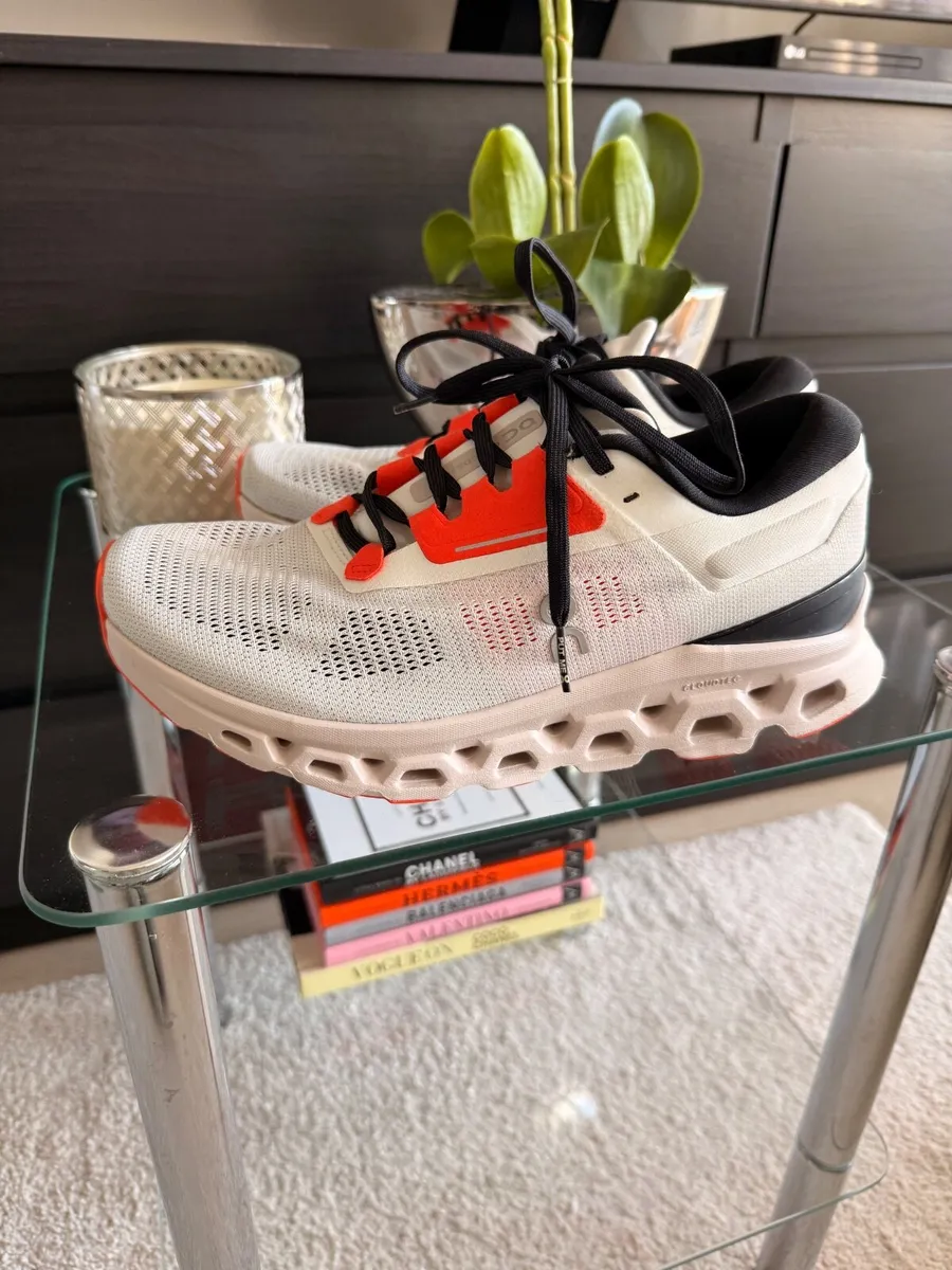 On Running Cloudstratus 3 – EU 39 – Like New - Image 1