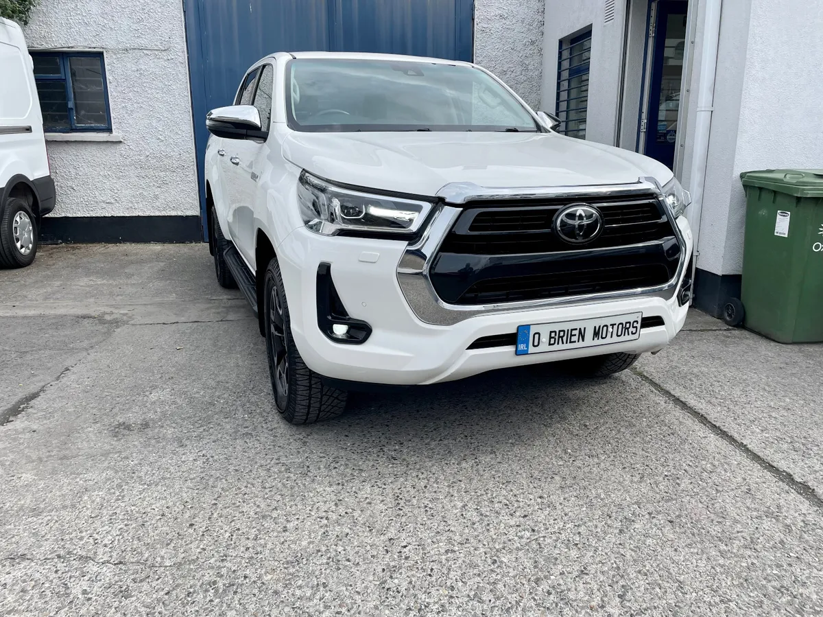 Toyota Hilux Invincible 2.4D-4D 150BHP Manual,2022 - Image 1