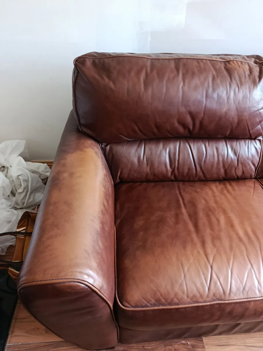 Couch leather Tan 2  21/2 seaters - Image 2