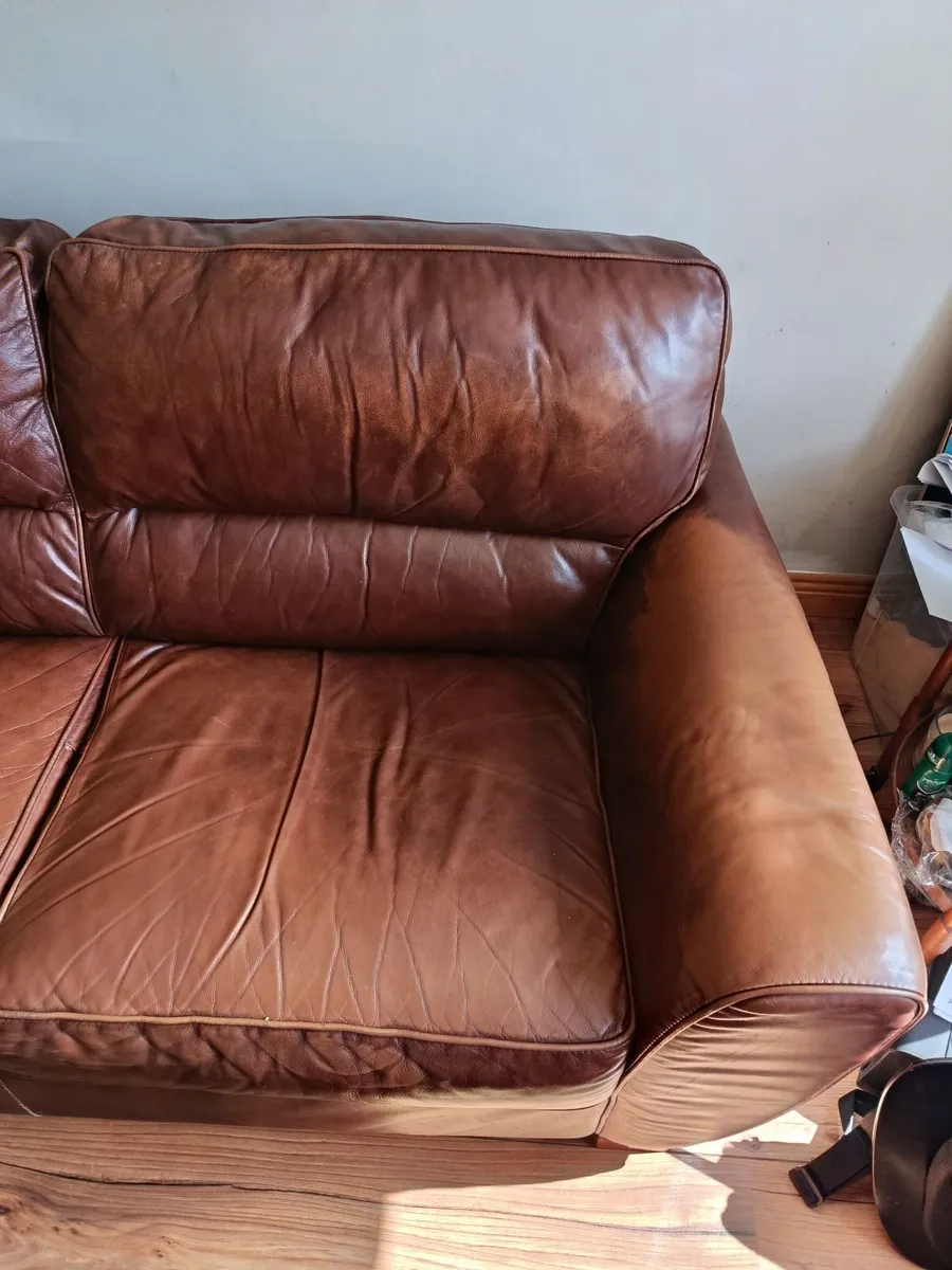 Couch leather Tan 2  21/2 seaters - Image 3