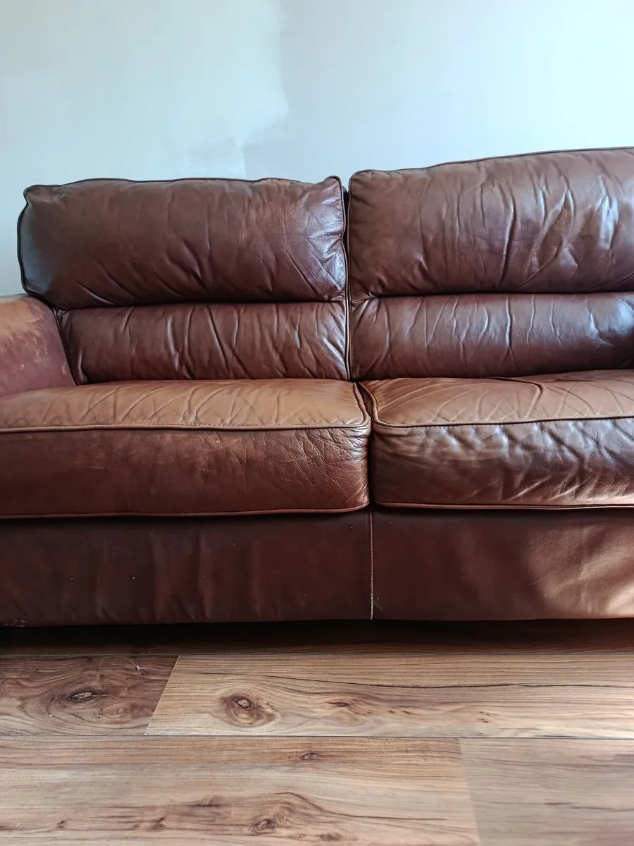 Couch leather Tan 2  21/2 seaters - Image 4