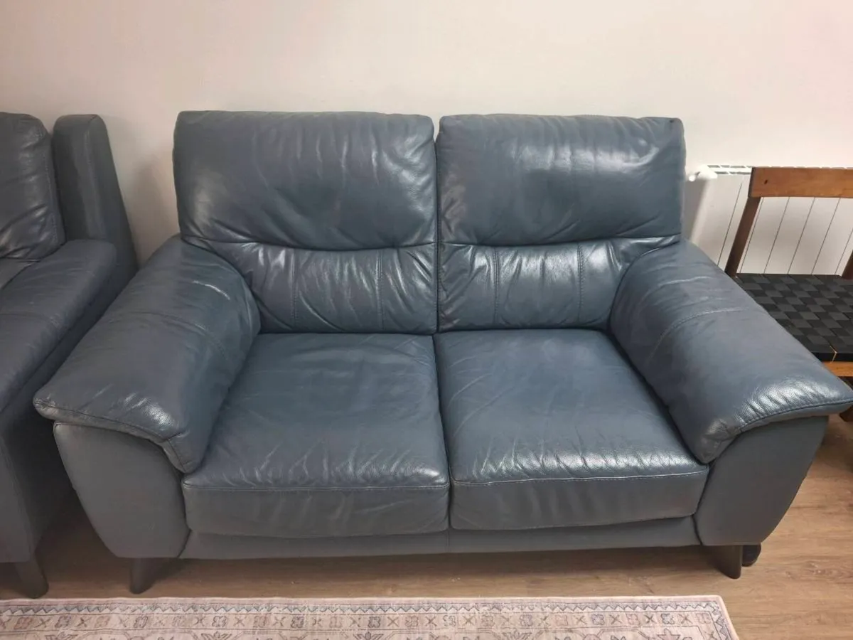Free to go 2 seater sofa and recliner arm chair - Image 3