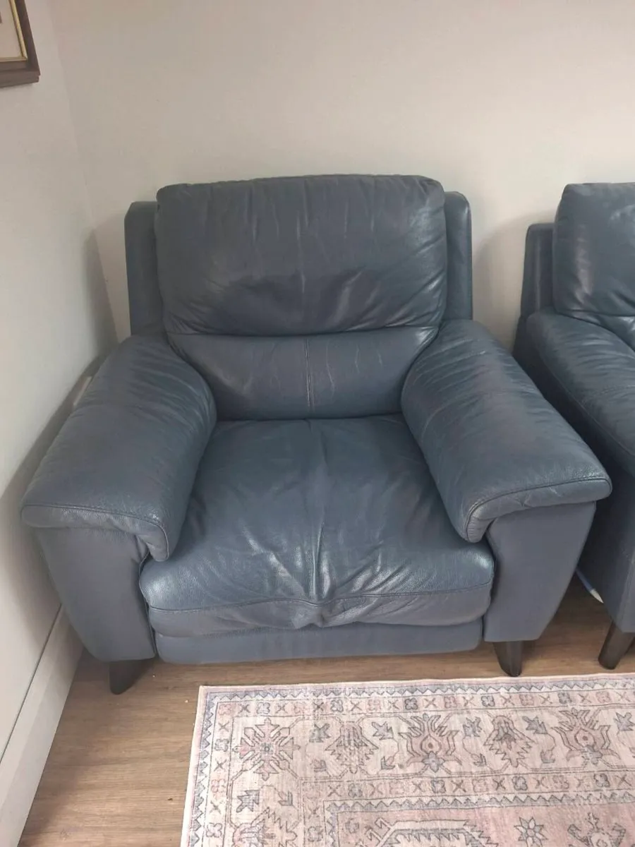 Free to go 2 seater sofa and recliner arm chair - Image 1