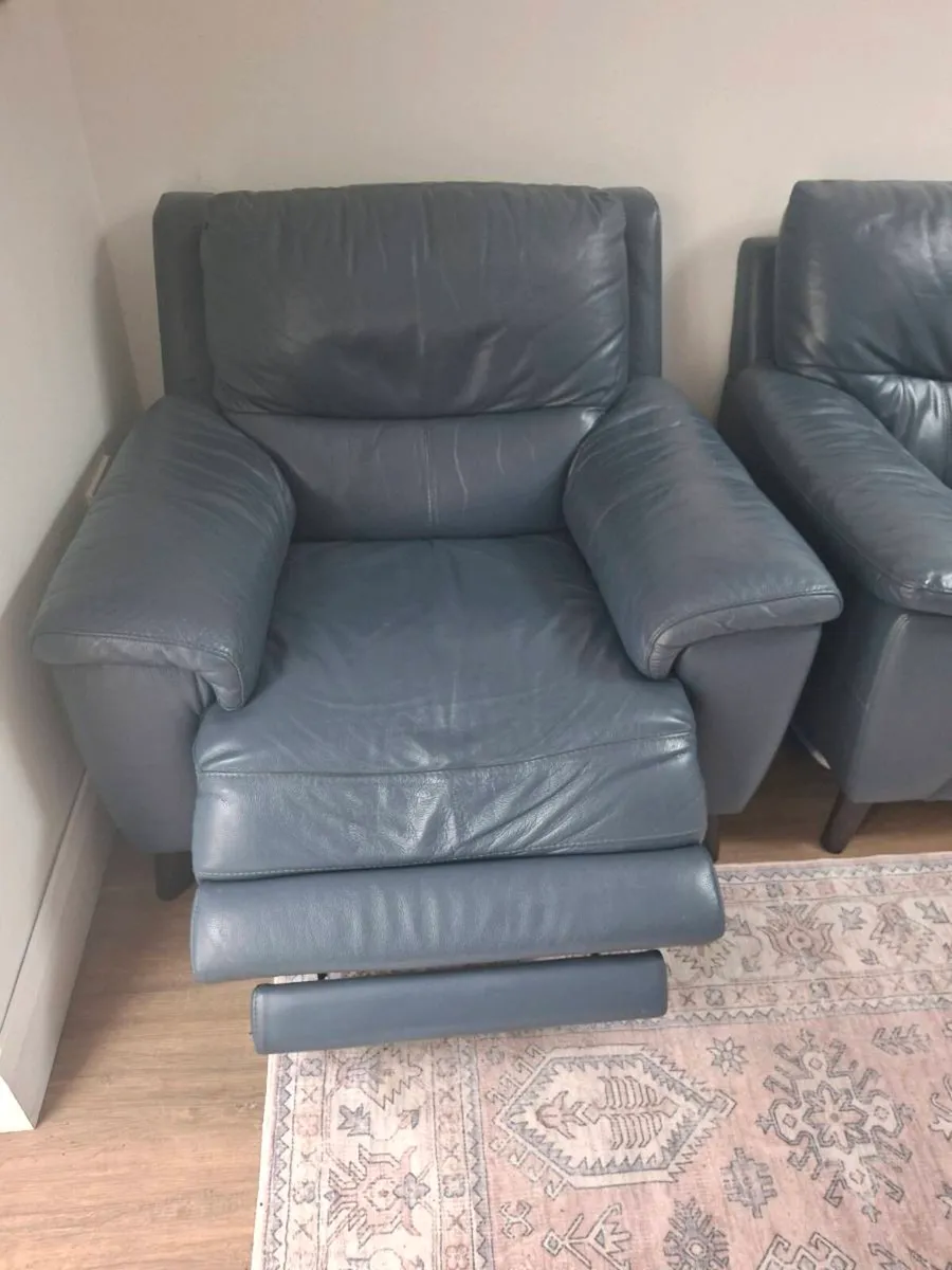 Free to go 2 seater sofa and recliner arm chair - Image 2