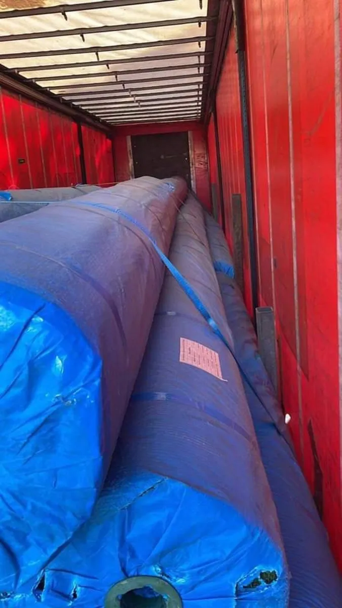 Artificial grass ready in 5m wide rolls - Image 3