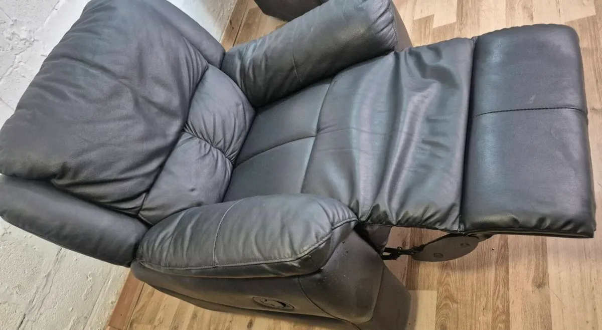 Single Recliner lazyboy chair ,Delivery - Image 2
