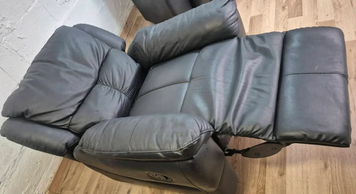 Single Recliner lazyboy chair ,Delivery - Image 4