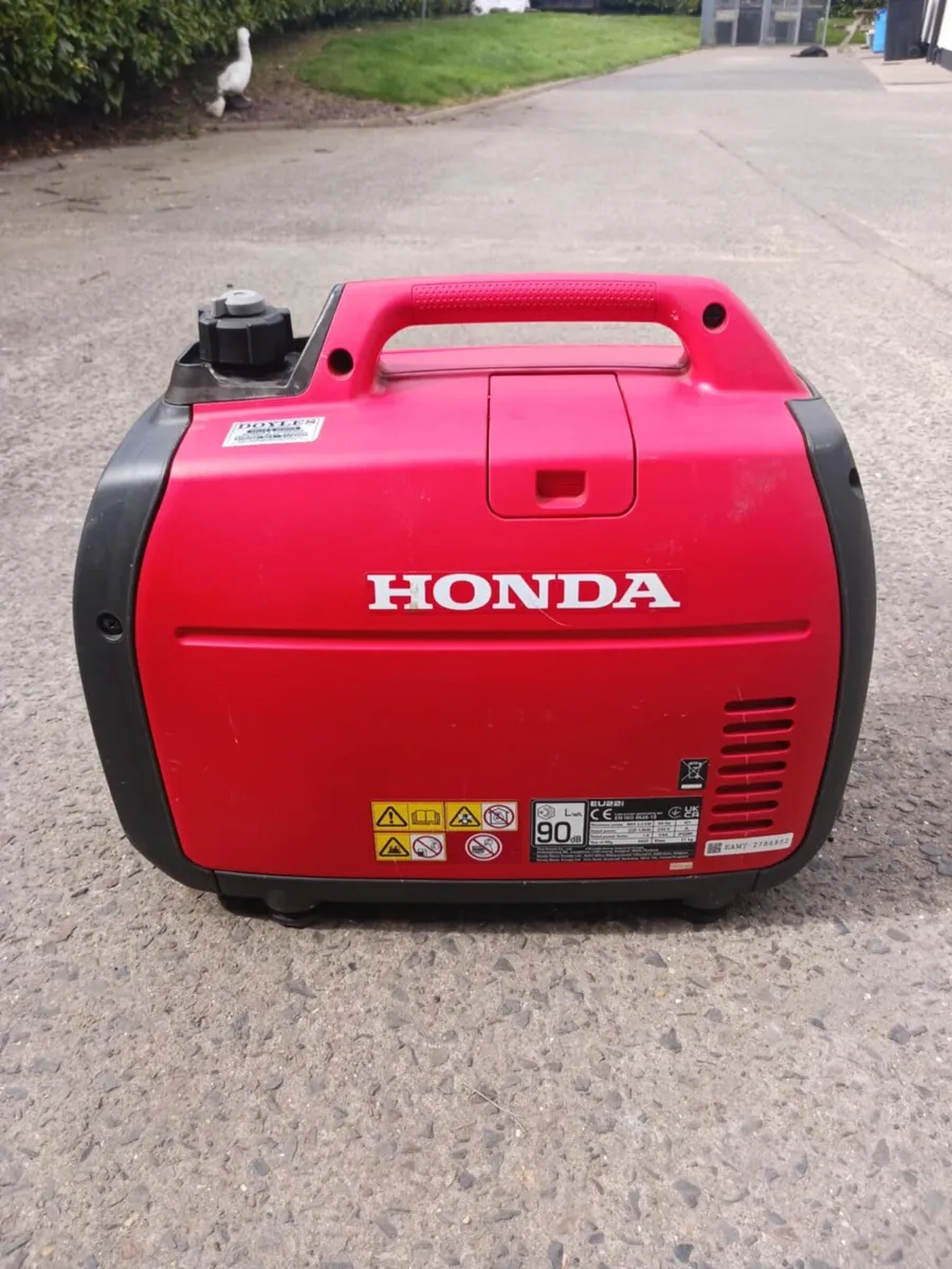 Honda EU22i Inverter Generator – Like New - Image 1