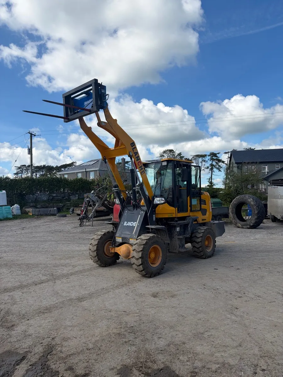 Wheel loader - Image 1