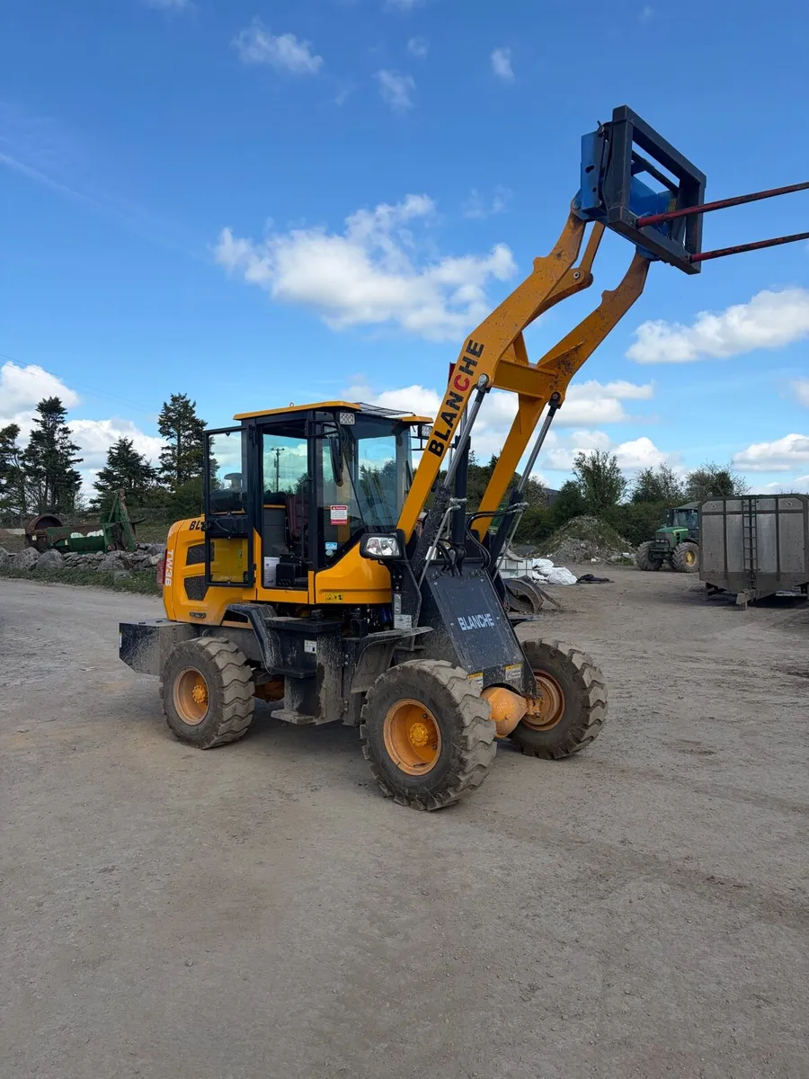 Wheel loader - Image 2