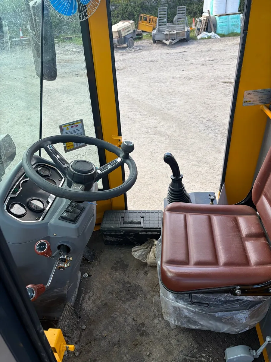Wheel loader - Image 4