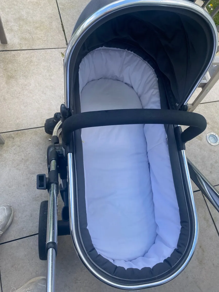 I candy peach 3 with carrycot and seat - Image 1