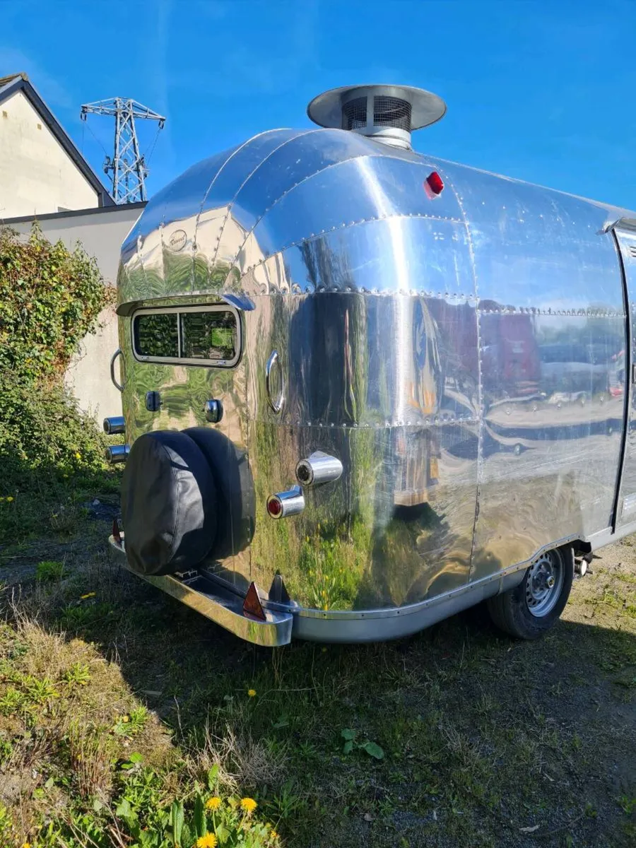 Airstream type catering trailer - Image 4