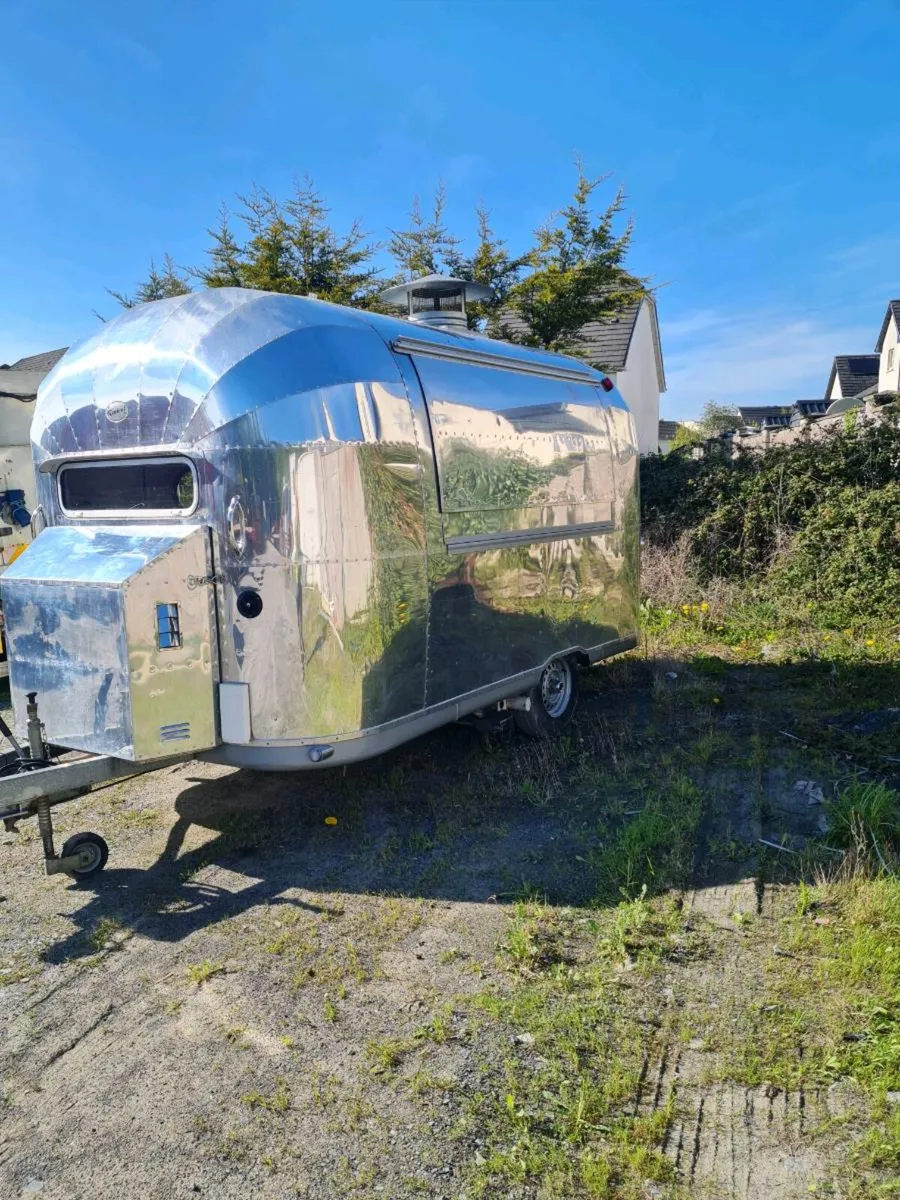 Airstream type catering trailer - Image 1
