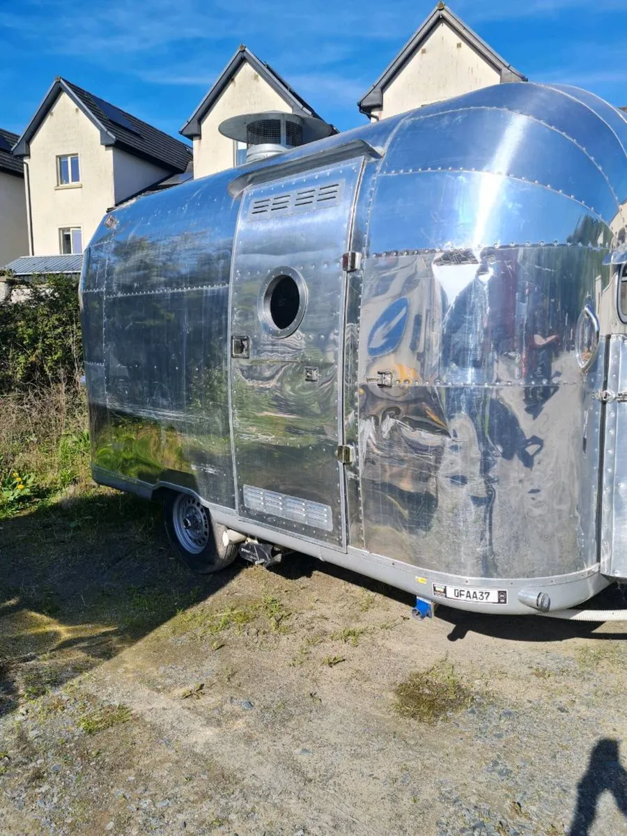 Airstream type catering trailer - Image 3