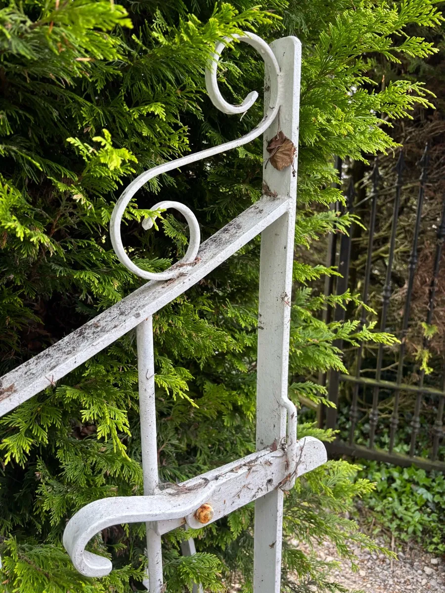 Iron gates - Image 2