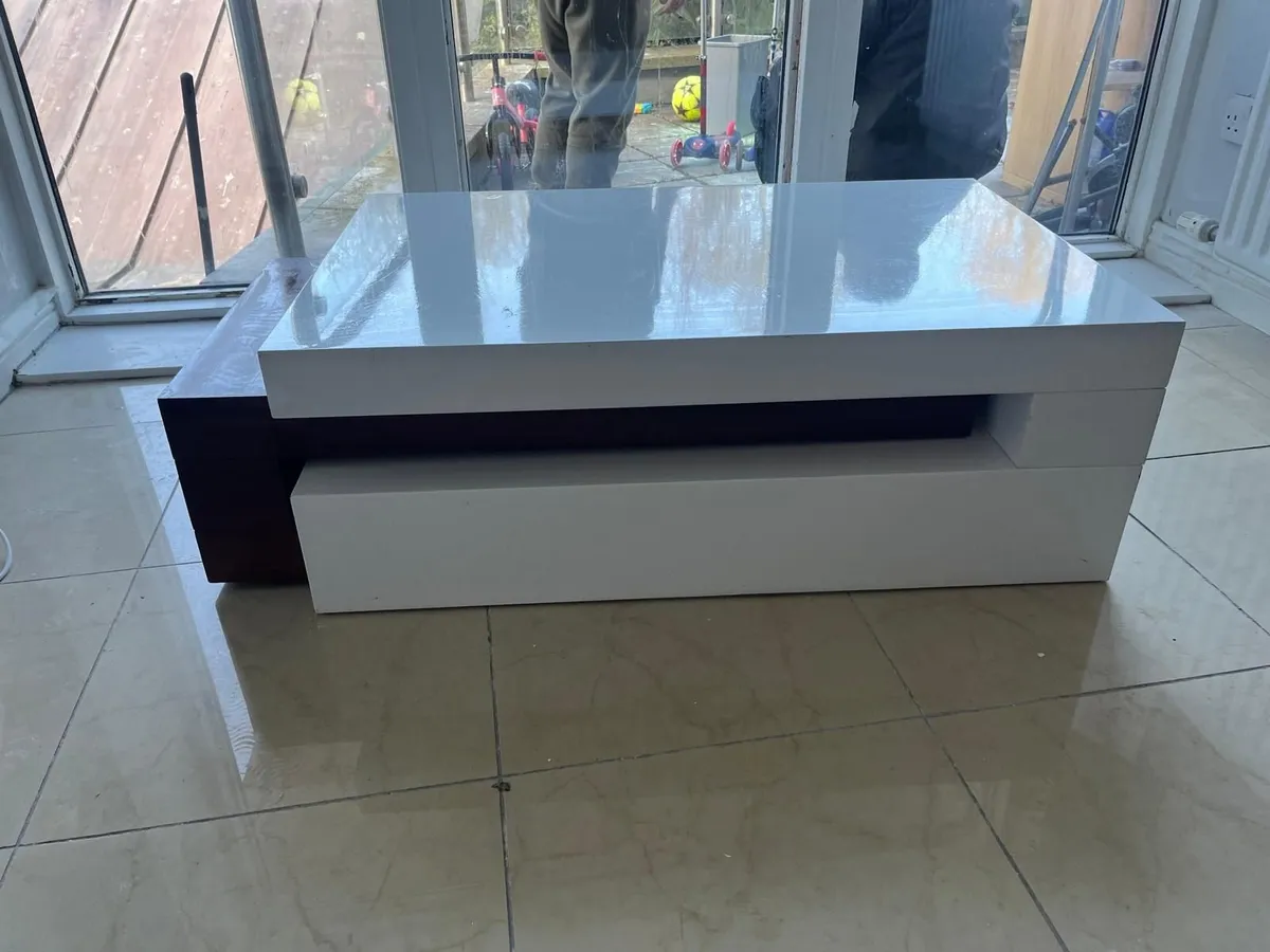 Living room table - Image 1