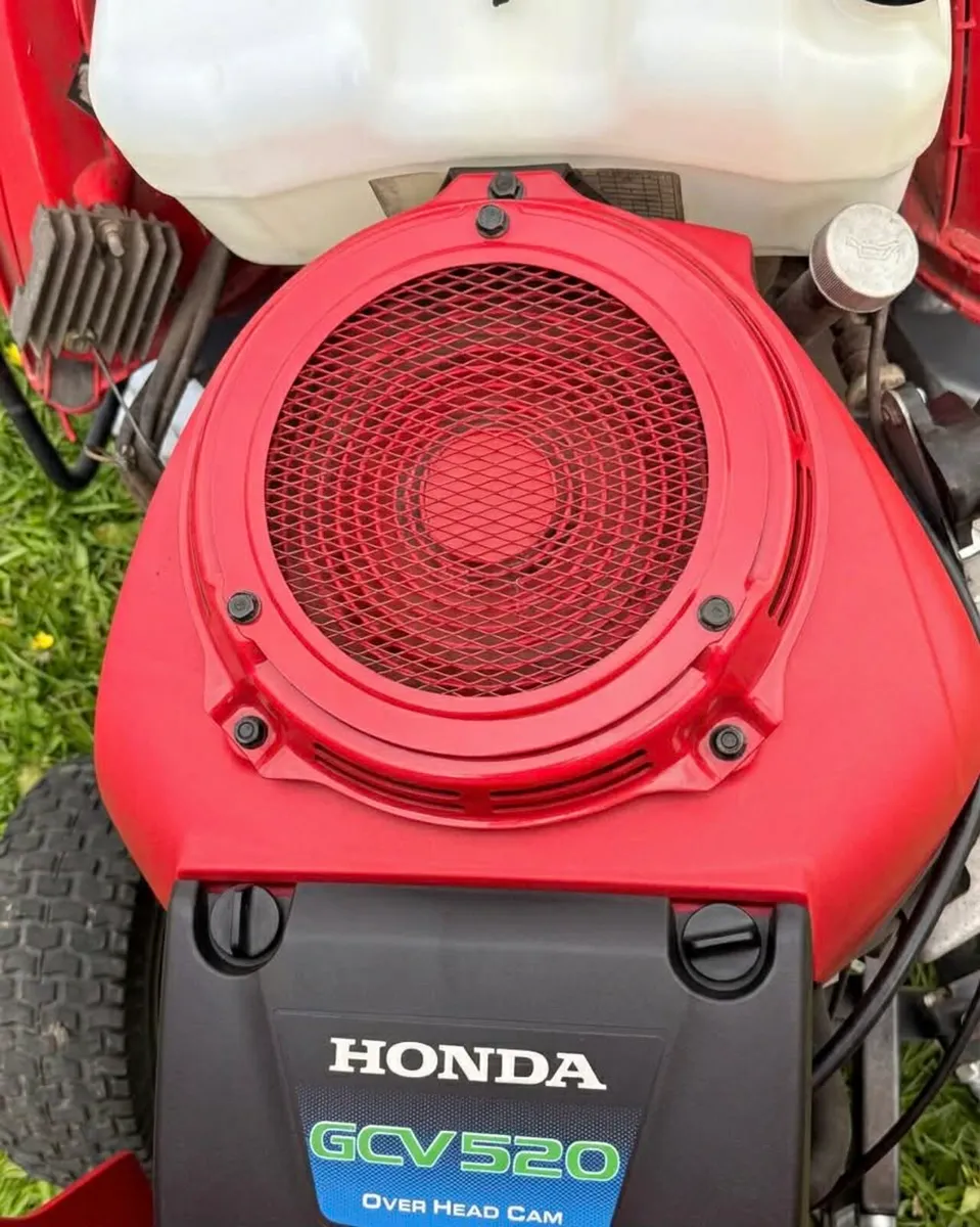 Honda ride on lawnmower - Image 3
