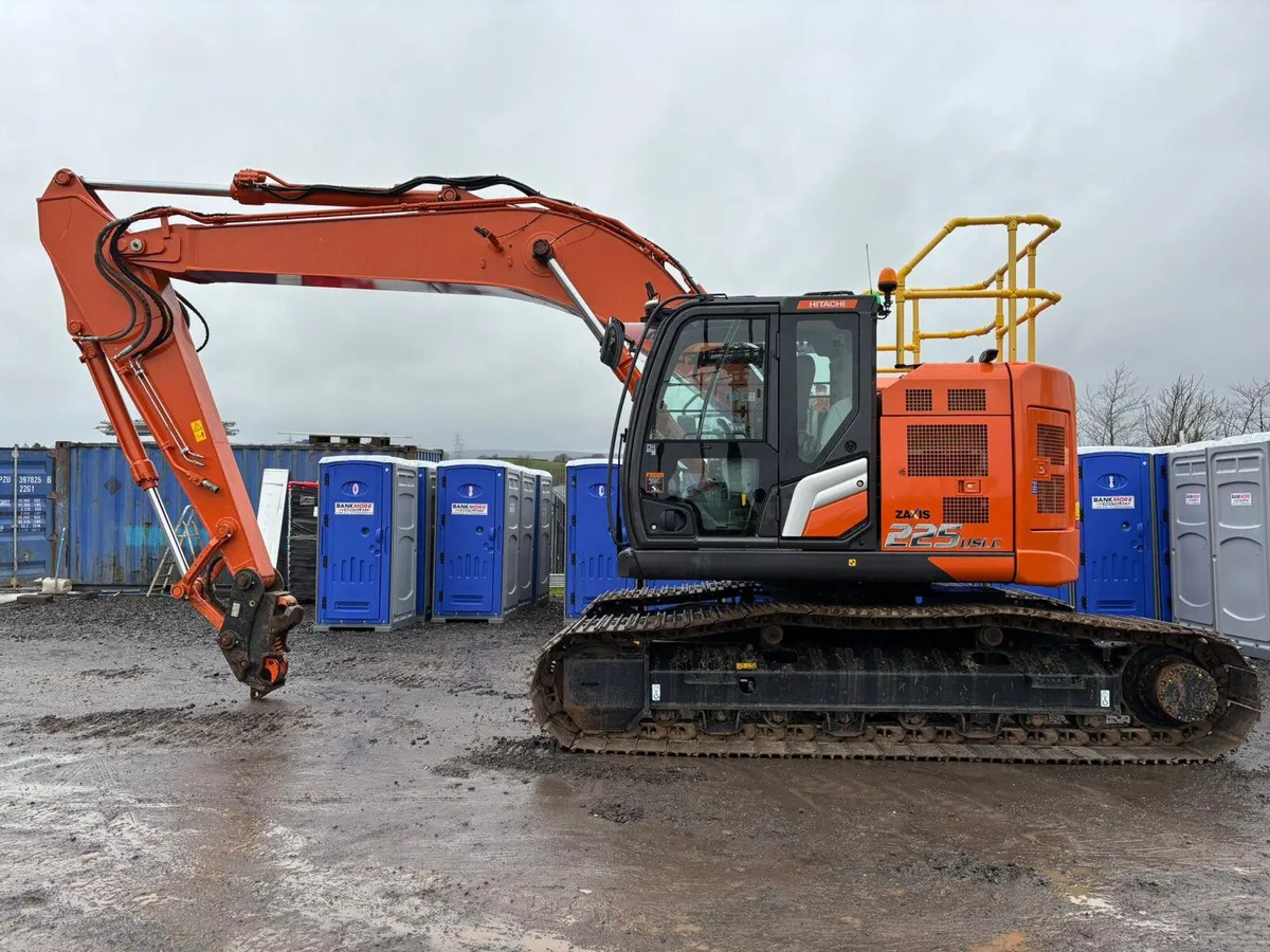 HITACHI ZX225 USLC-7 - Image 1