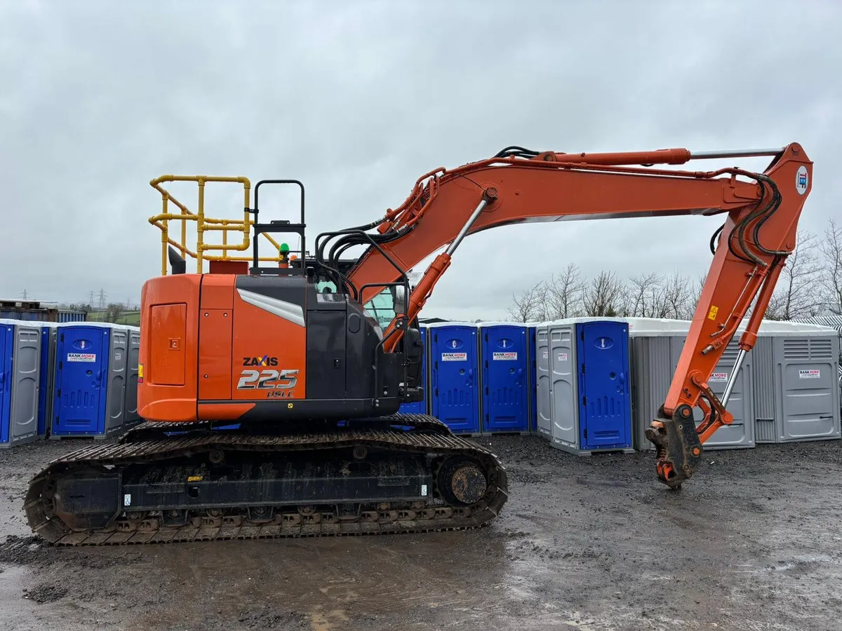HITACHI ZX225 USLC-7 - Image 4