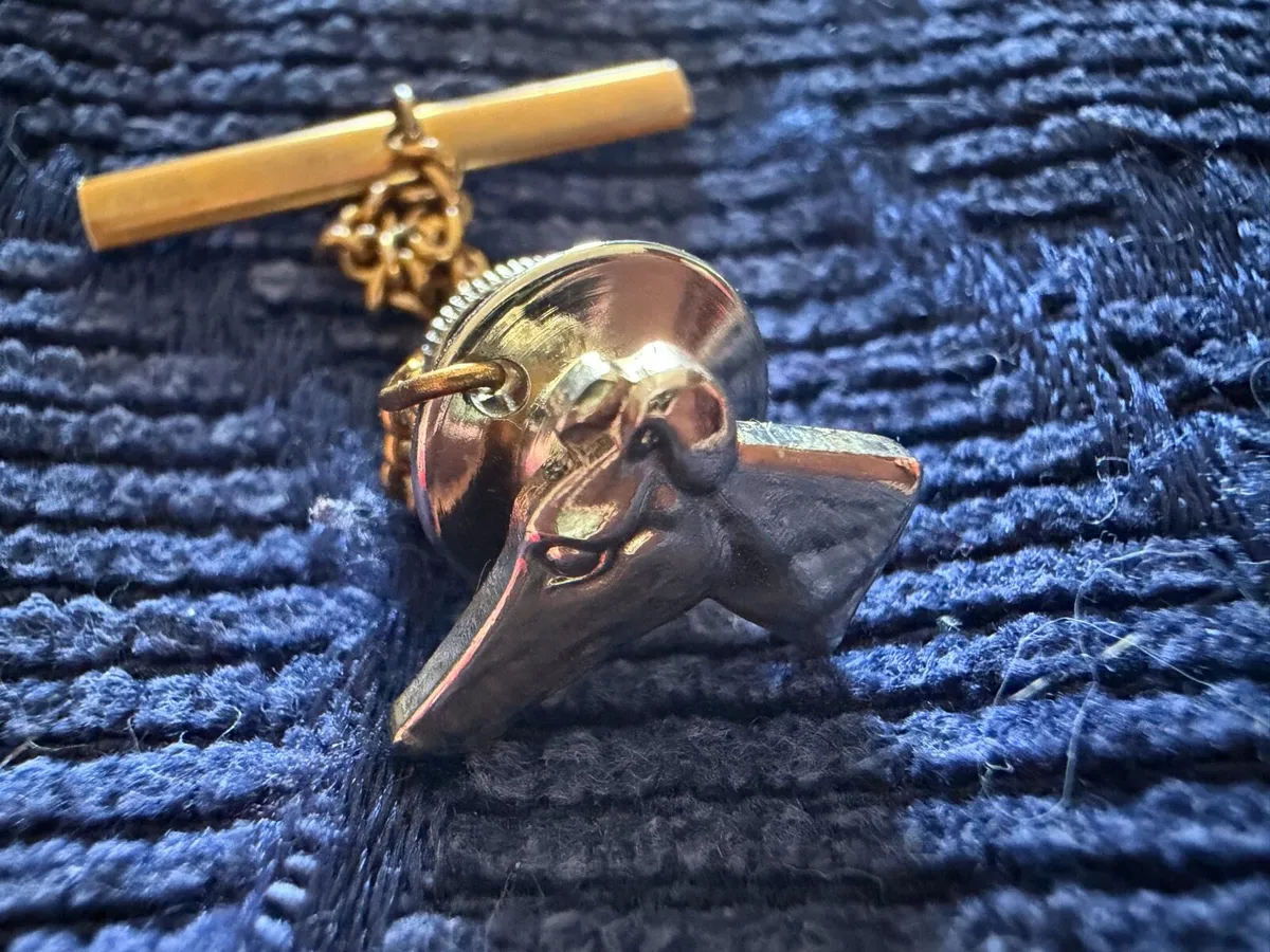 Gold 9ct greyhound tie pin - Image 2