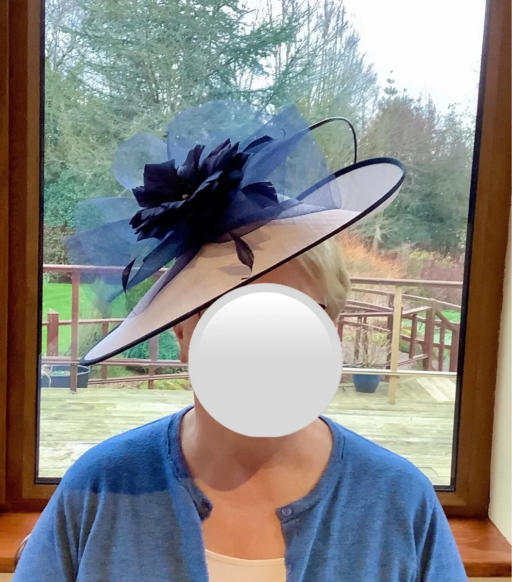 A hat suitable for mother of the bride or groom - Image 1