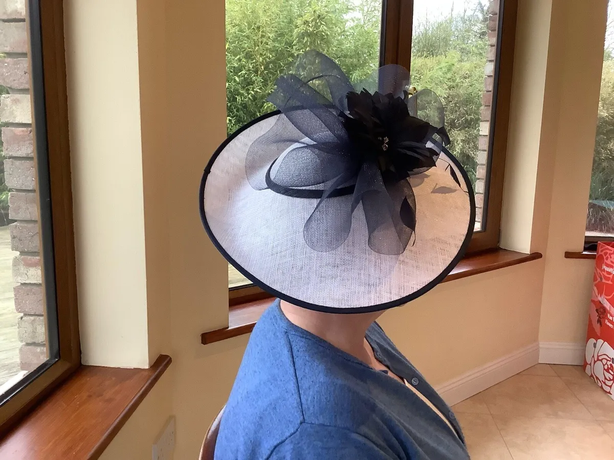 A hat suitable for mother of the bride or groom - Image 2