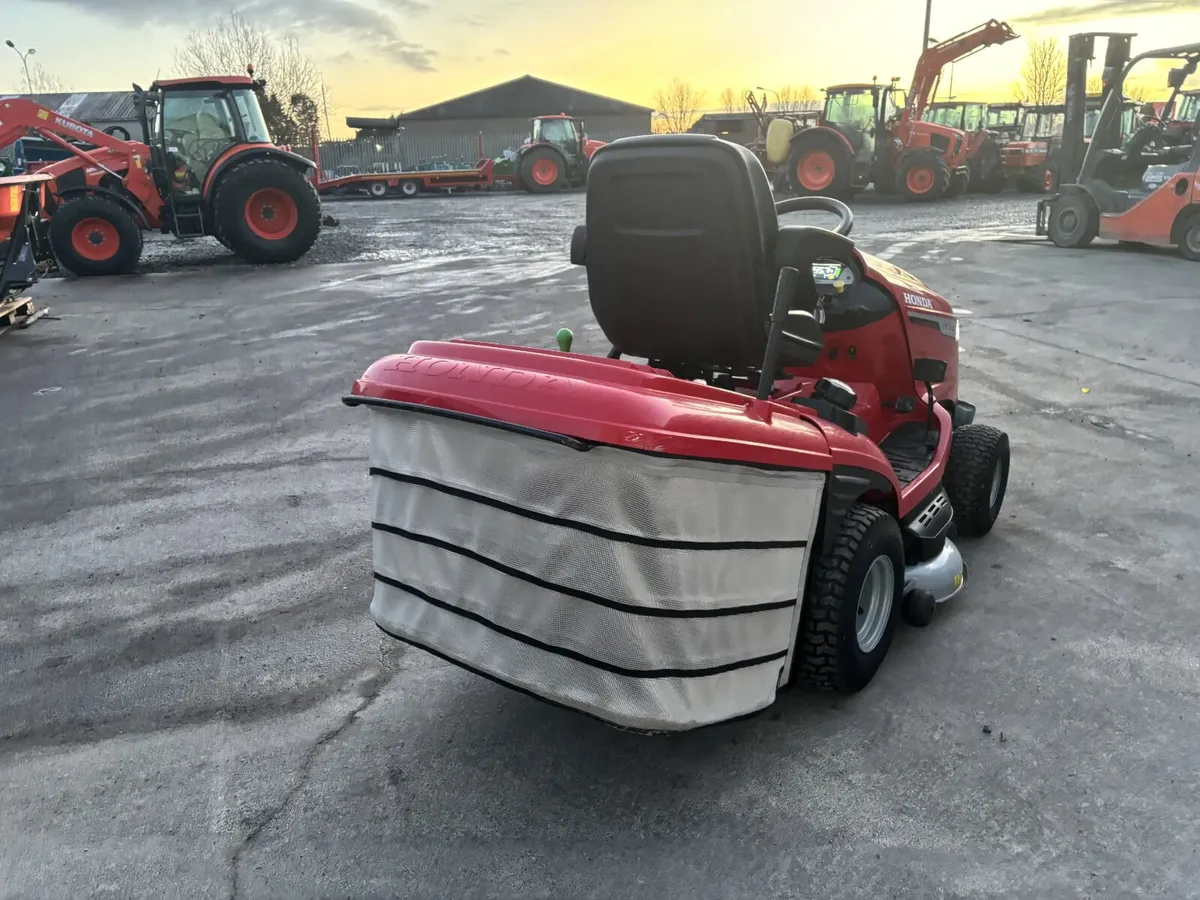 Used 2021 Honda HF2417 Lawnmower - Image 3