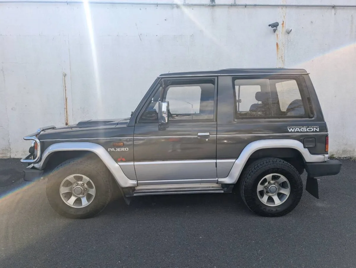 Mitsubishi Pajero 1989 - Image 3