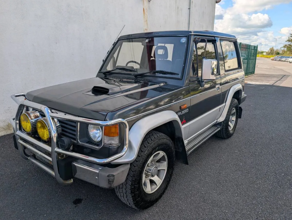 Mitsubishi Pajero 1989 - Image 1
