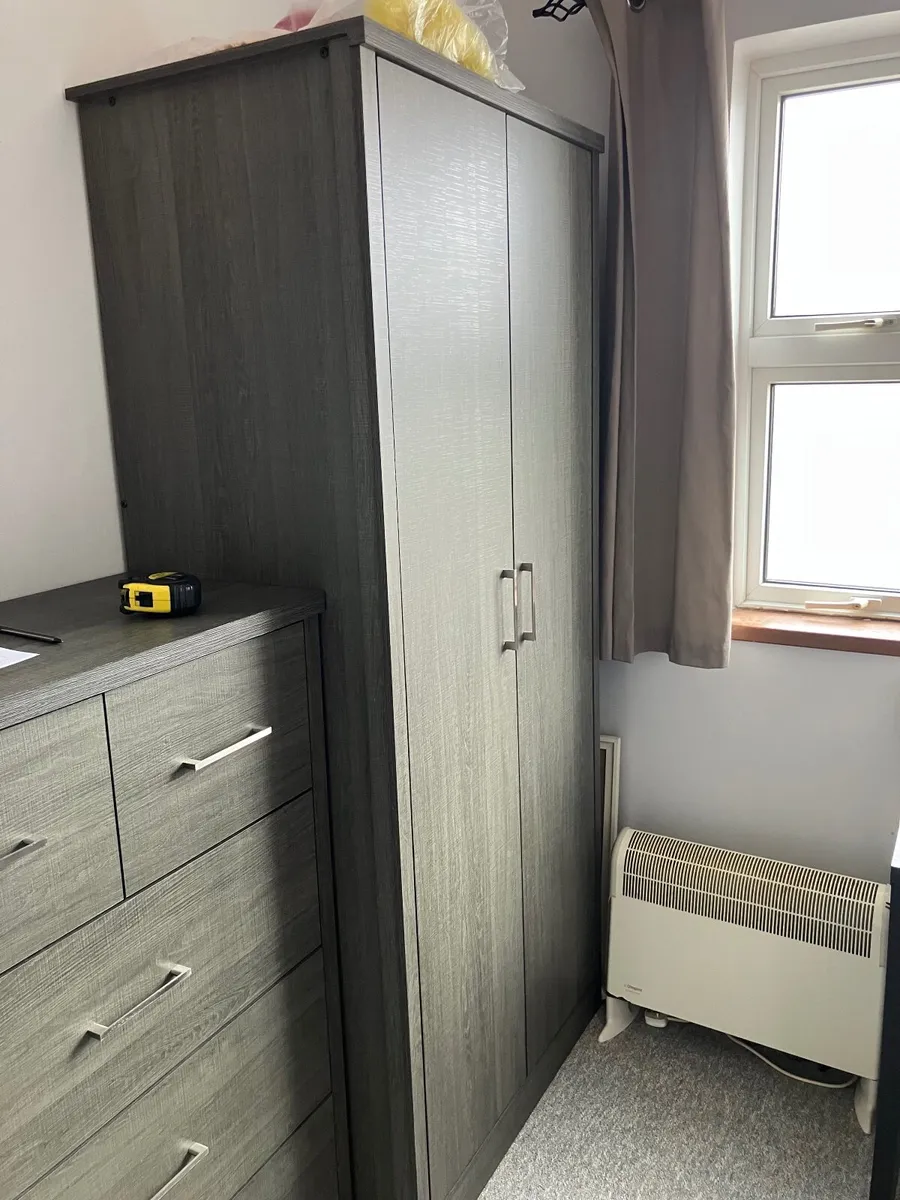 Bedroom suite - Image 2
