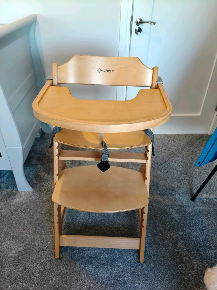 Baby highchair - Image 1