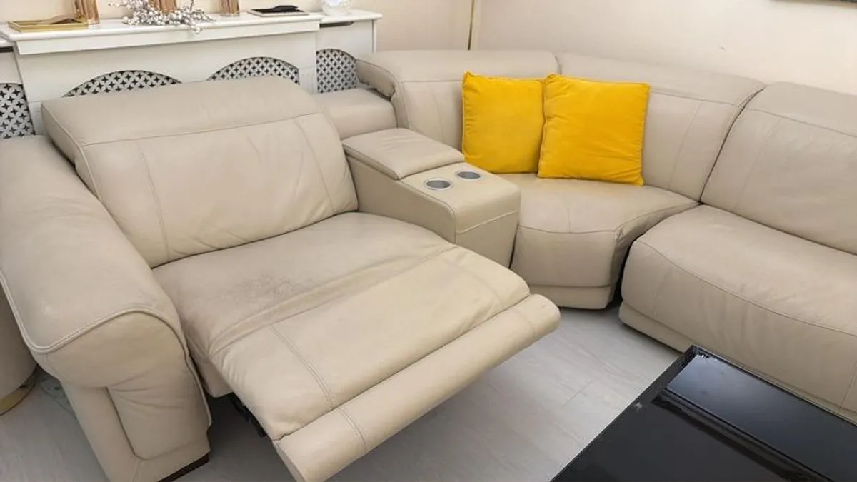 corner sofa - Image 1