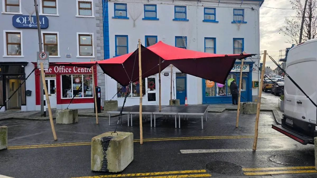 Red 6x6m Stretch Tent - Image 1