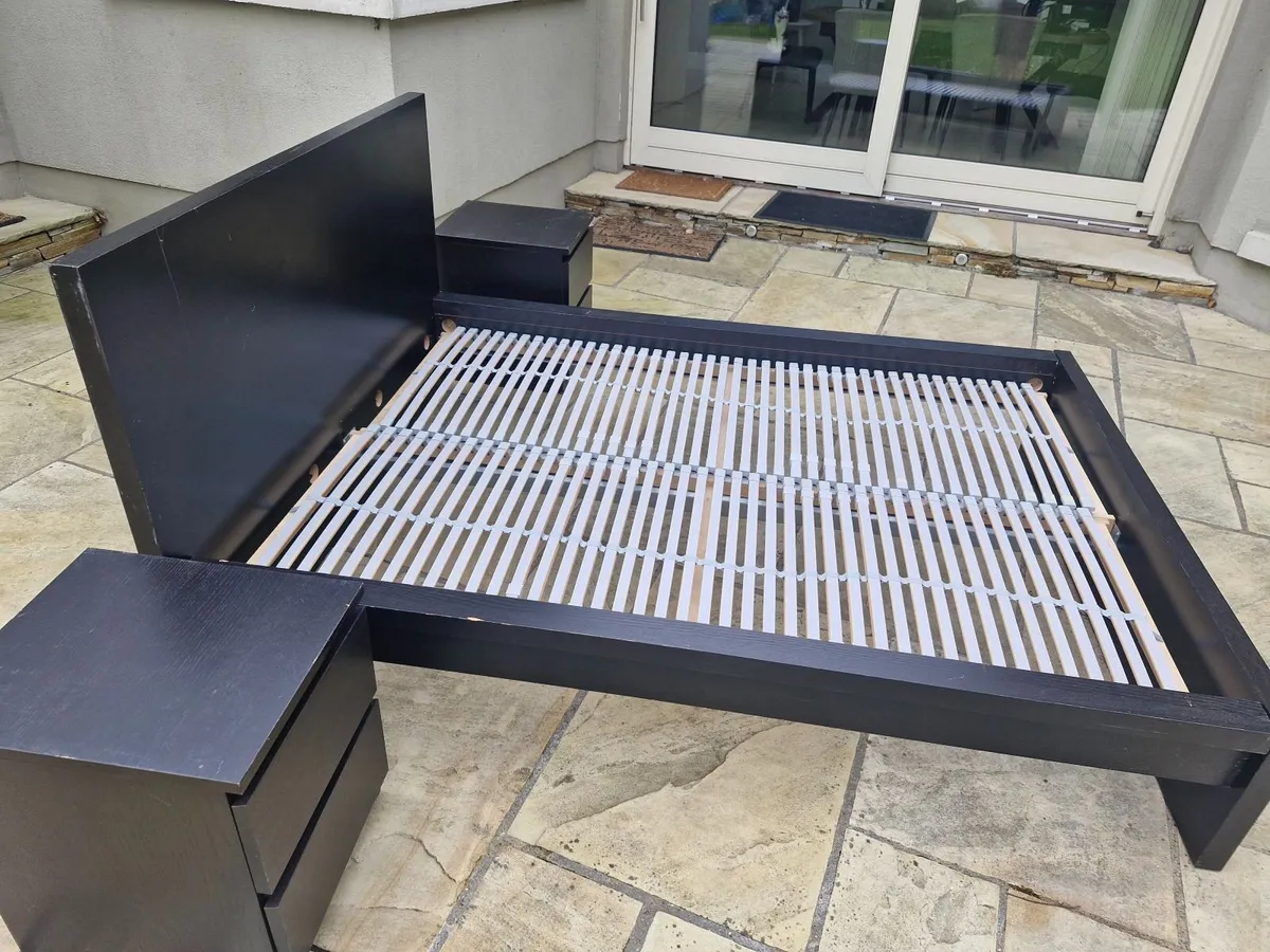 Double Bed And Two Lockers - Image 4