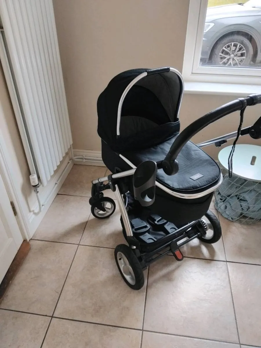 Mamas & Papa Stroller , carrycot and isofix base - Image 1