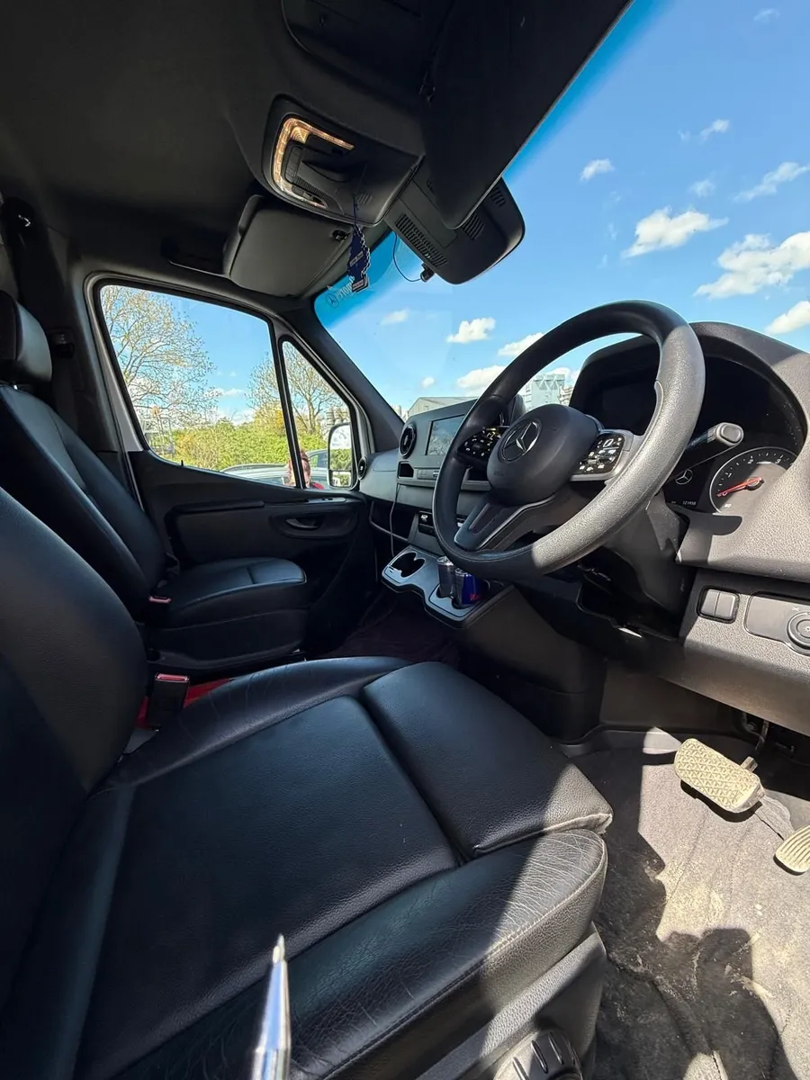 Mercedes-Benz Sprinter 2023 - Image 2