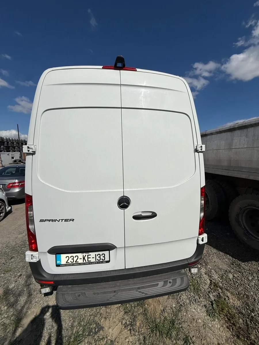 Mercedes-Benz Sprinter 2023 - Image 3