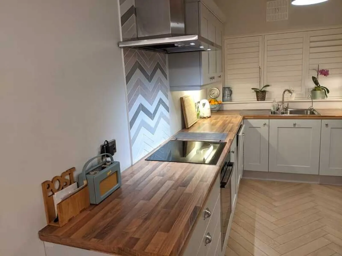 Solid kitchen - Image 1