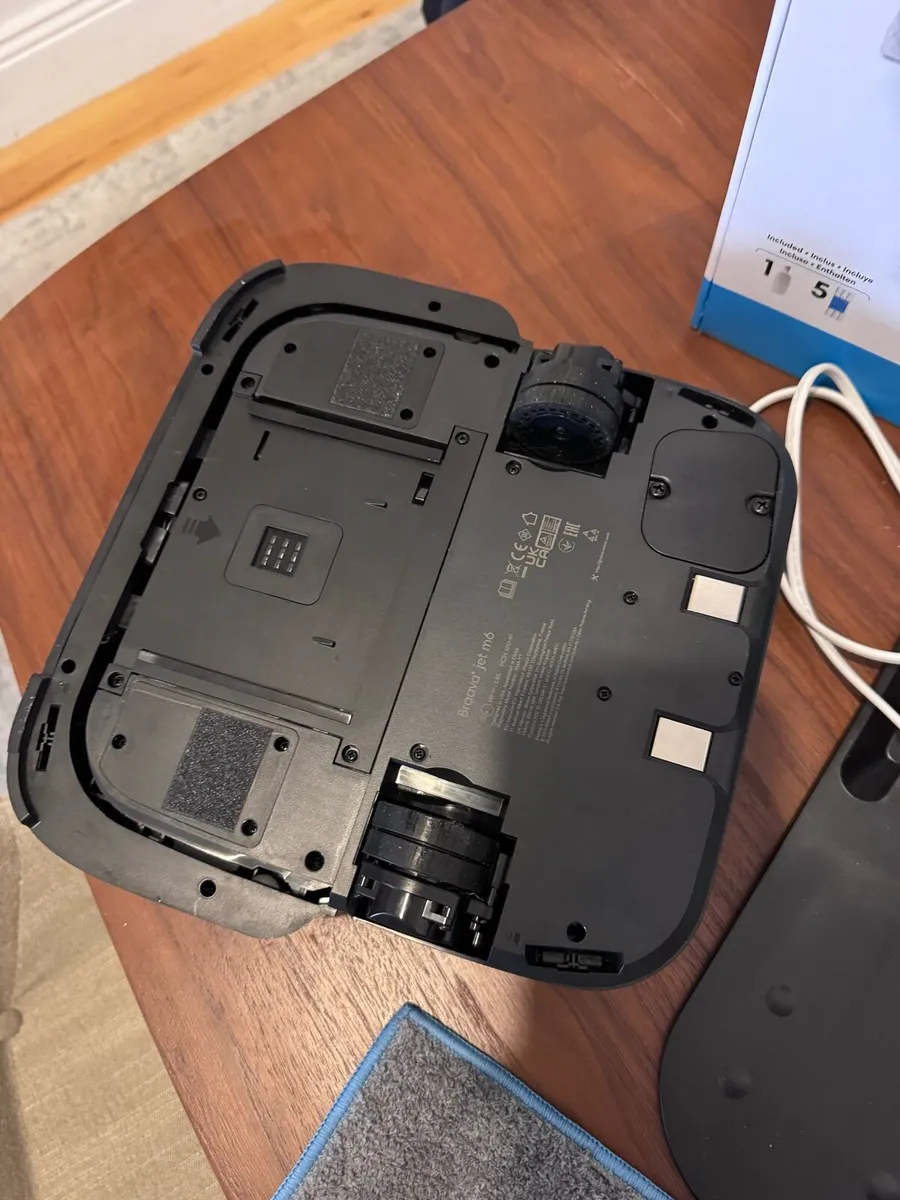 iRobot Braava Jet m6 Robot Mop - Image 3