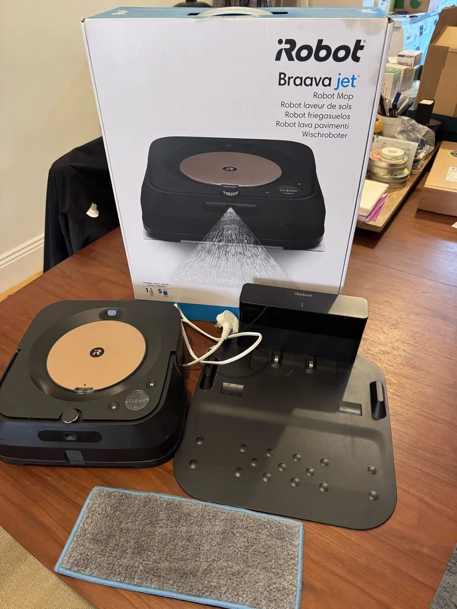 iRobot Braava Jet m6 Robot Mop - Image 1