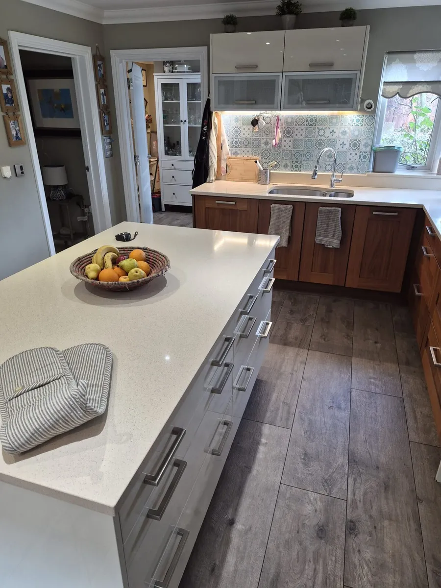 Kitchen with Island + Miele Appliances - Image 4
