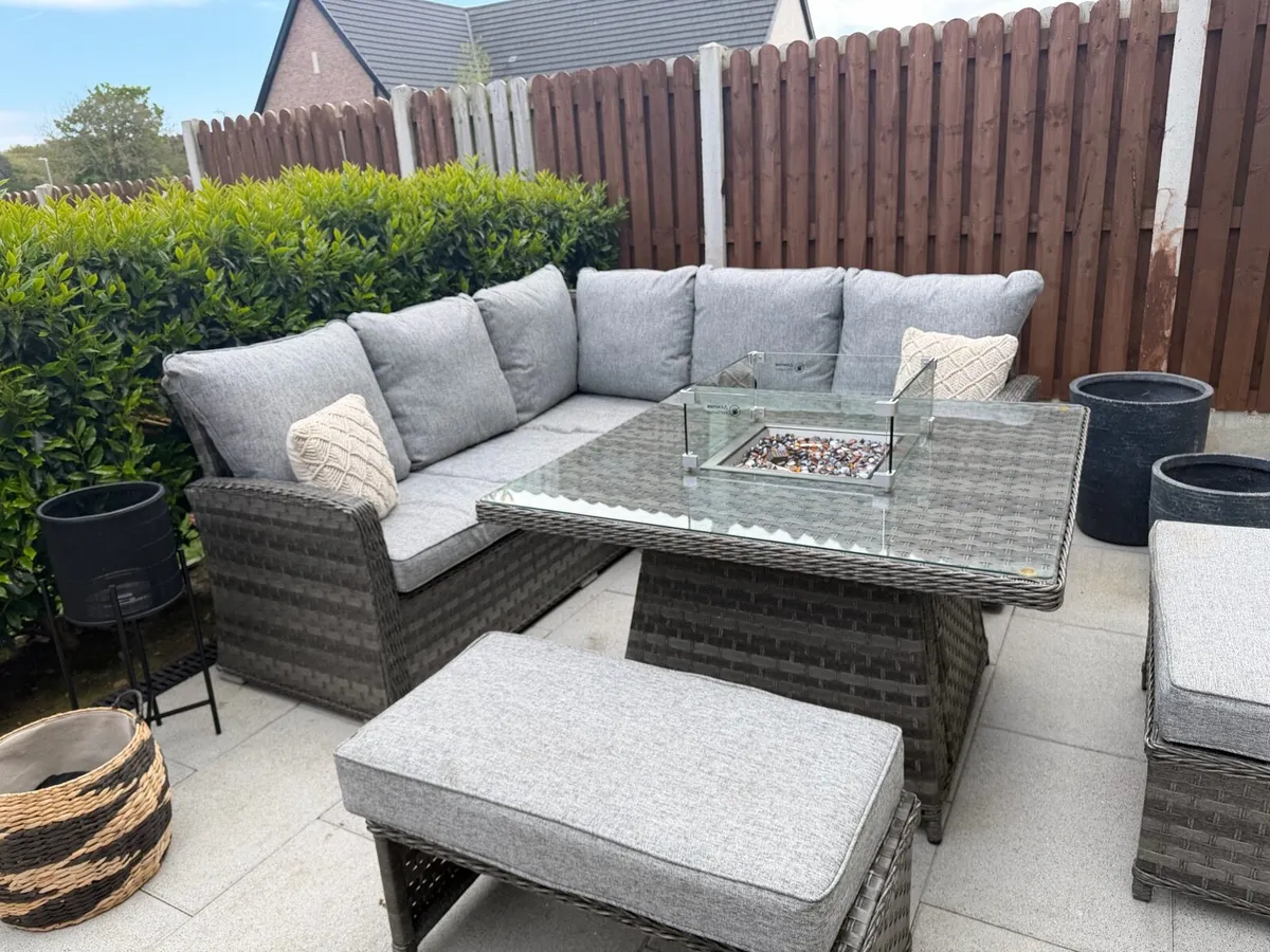 Garden furniture - Image 1