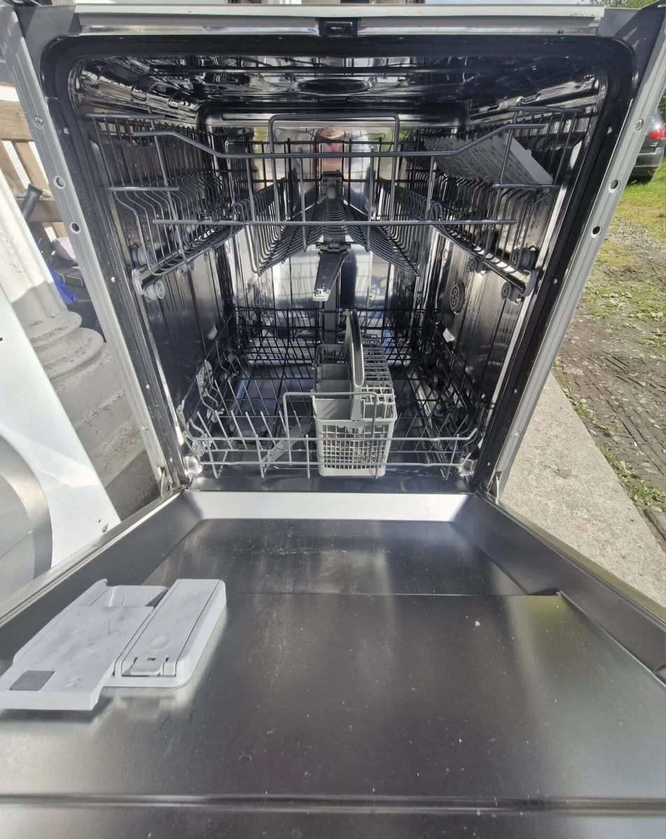 Integrated Dishwasher - Image 1