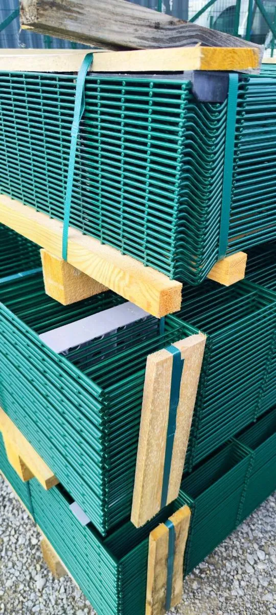 8/6/8 fence panels. V mesh 5mm fence panels. - Image 2