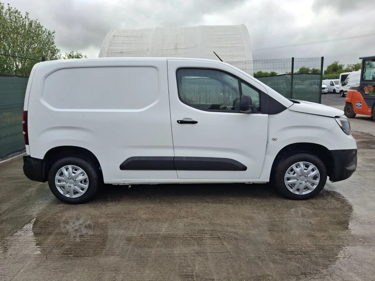 202 Opel Combo 1.5 Diesel - Image 2