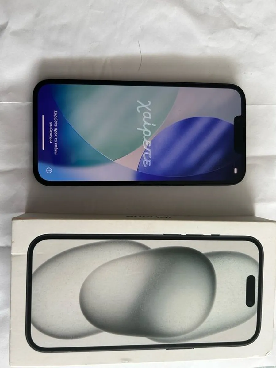 Immaculate IPhone 13 unlocked - Image 1