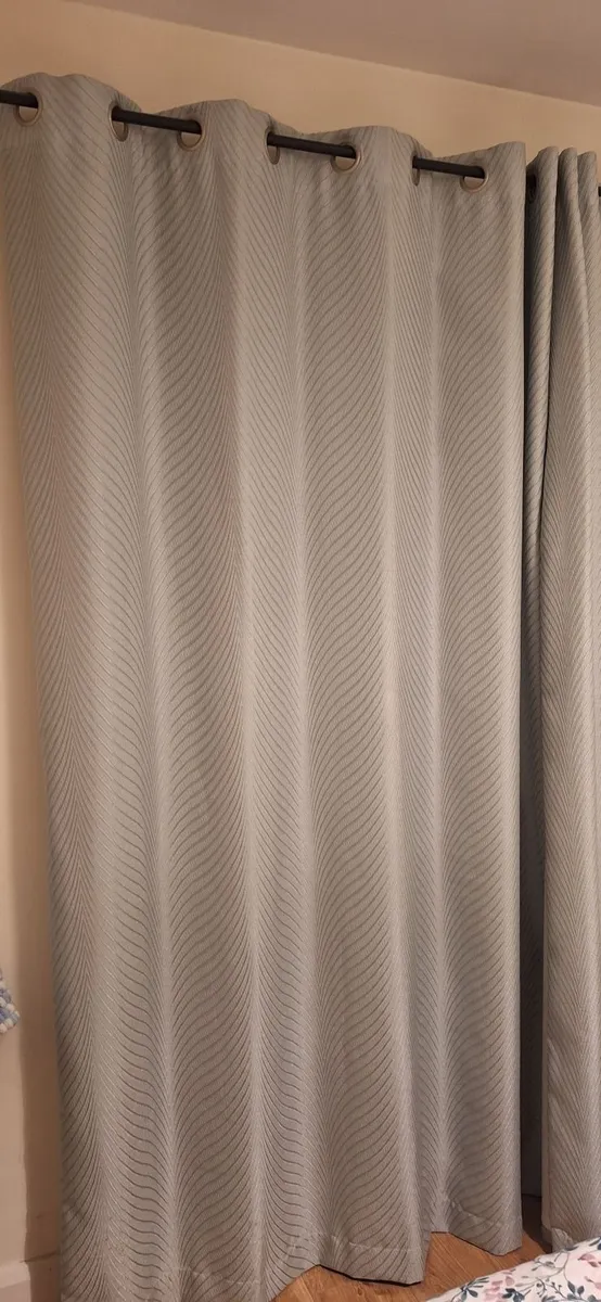 Curtains - Image 4